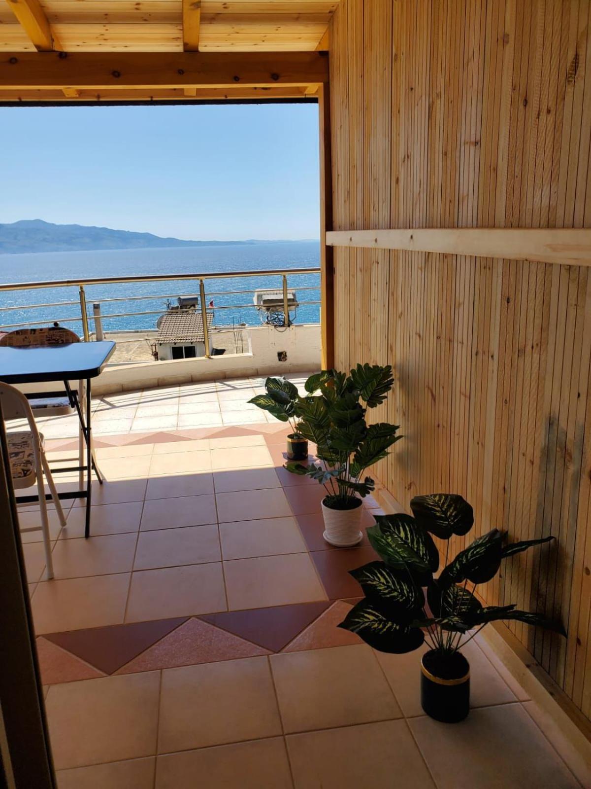 Summer Gate Apartment Sarandë Exteriör bild