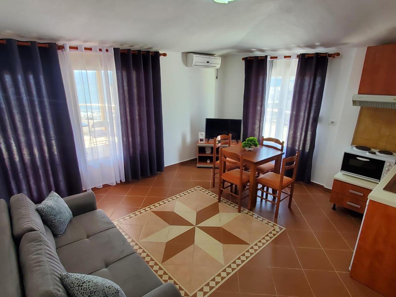 Summer Gate Apartment Sarandë Exteriör bild