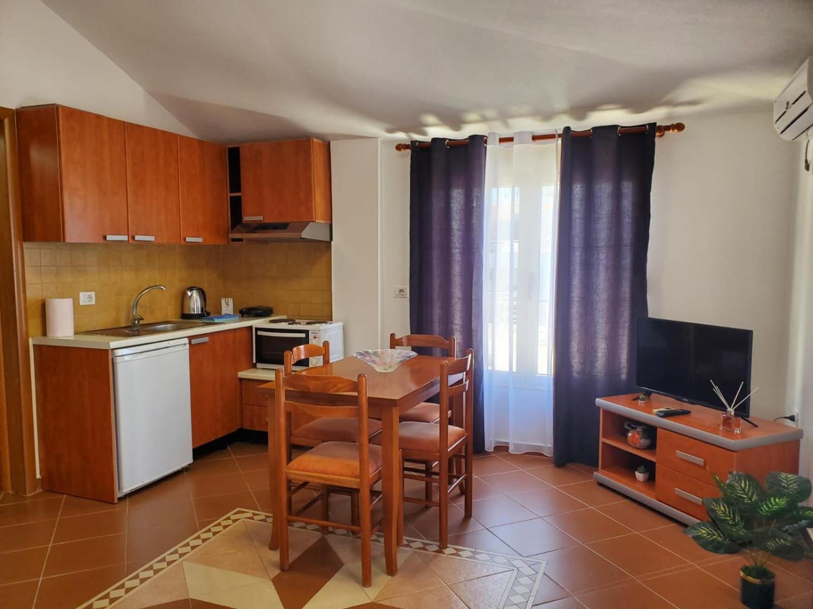 Summer Gate Apartment Sarandë Exteriör bild