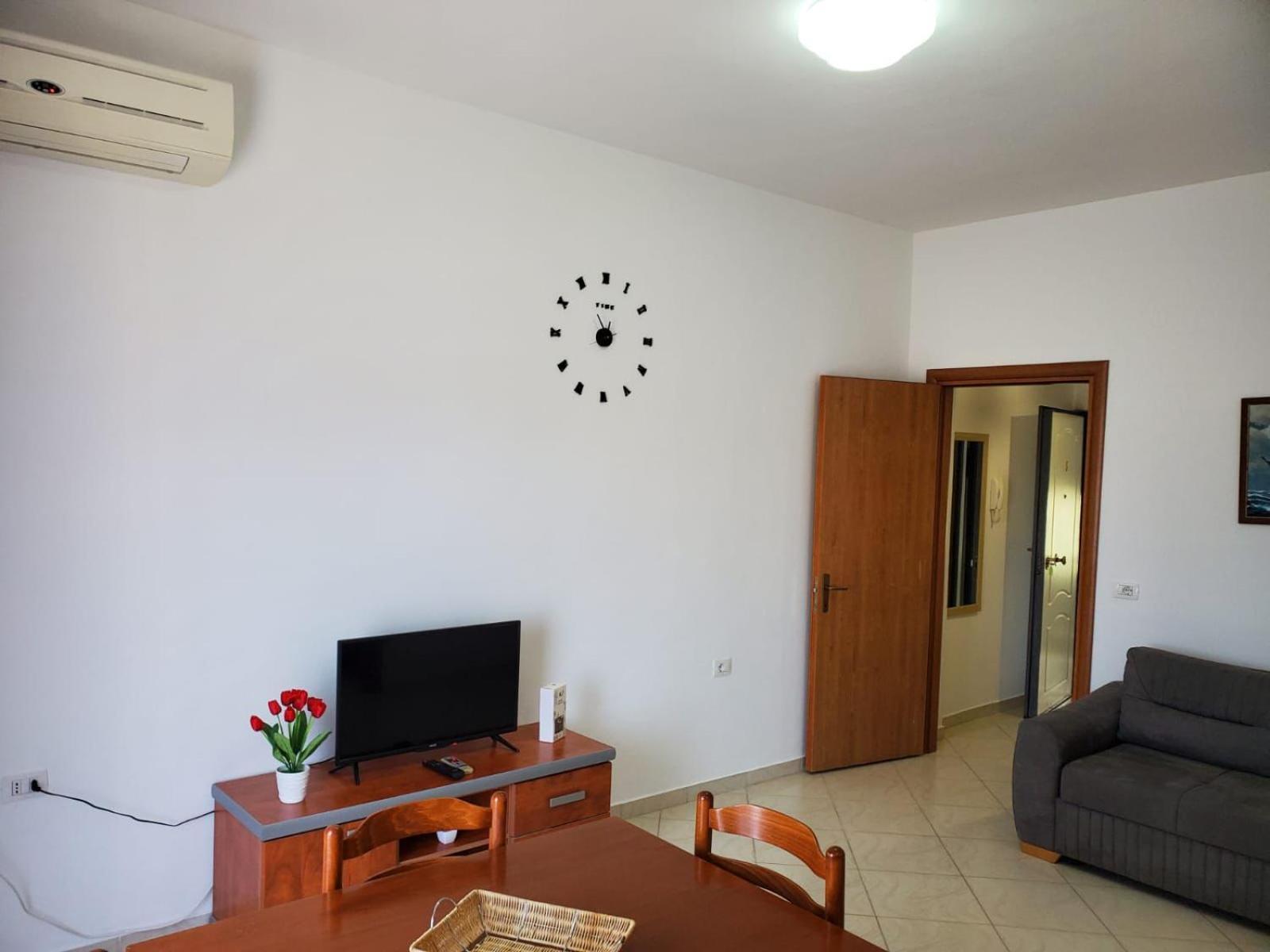 Summer Gate Apartment Sarandë Exteriör bild
