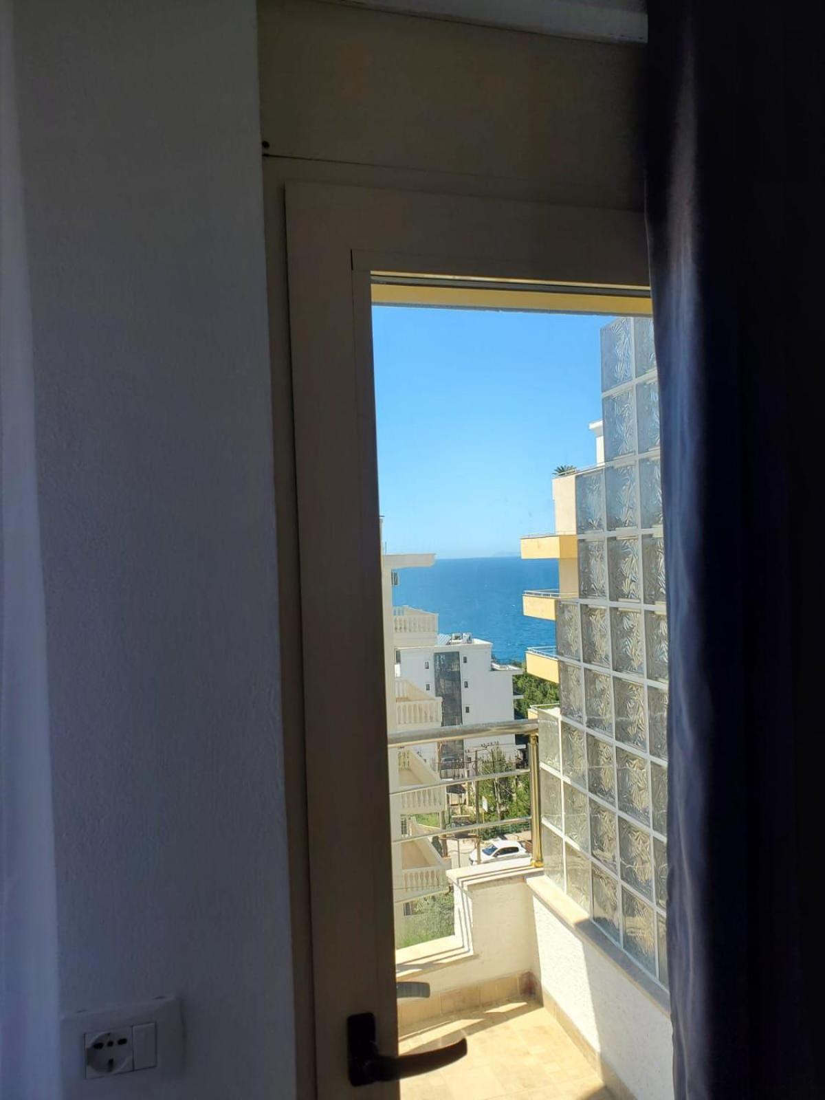 Summer Gate Apartment Sarandë Exteriör bild