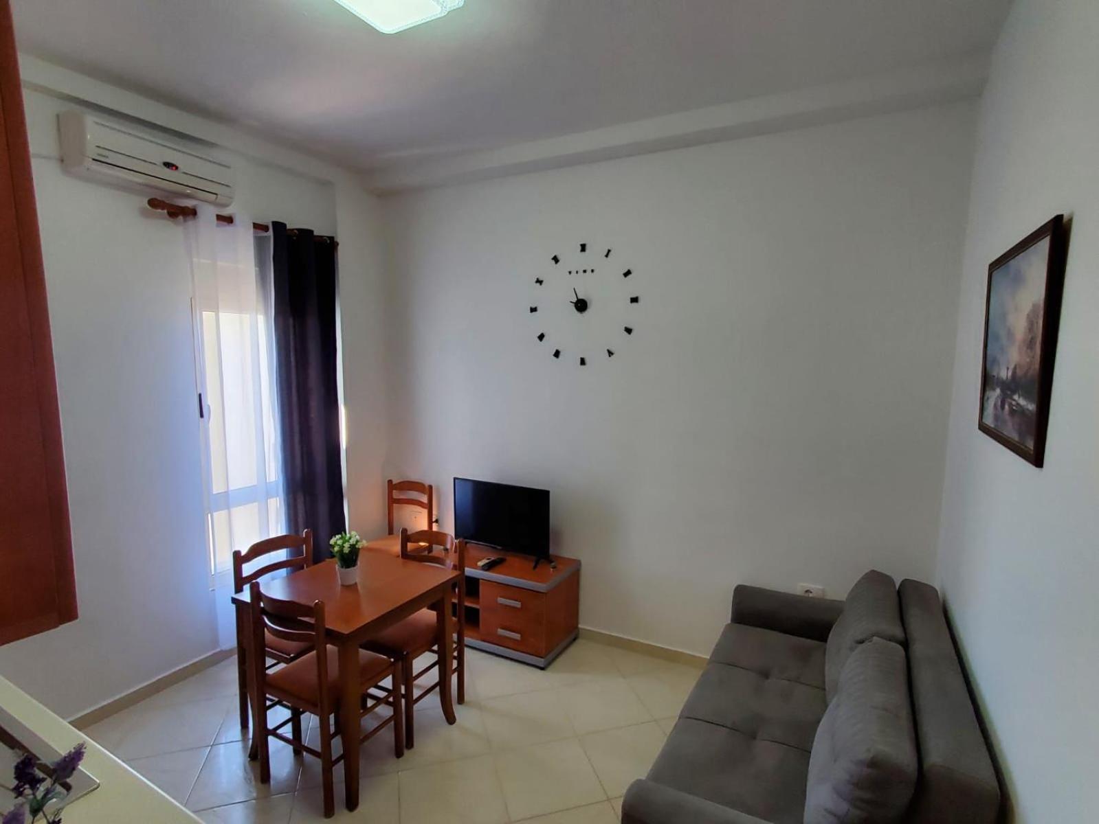 Summer Gate Apartment Sarandë Exteriör bild