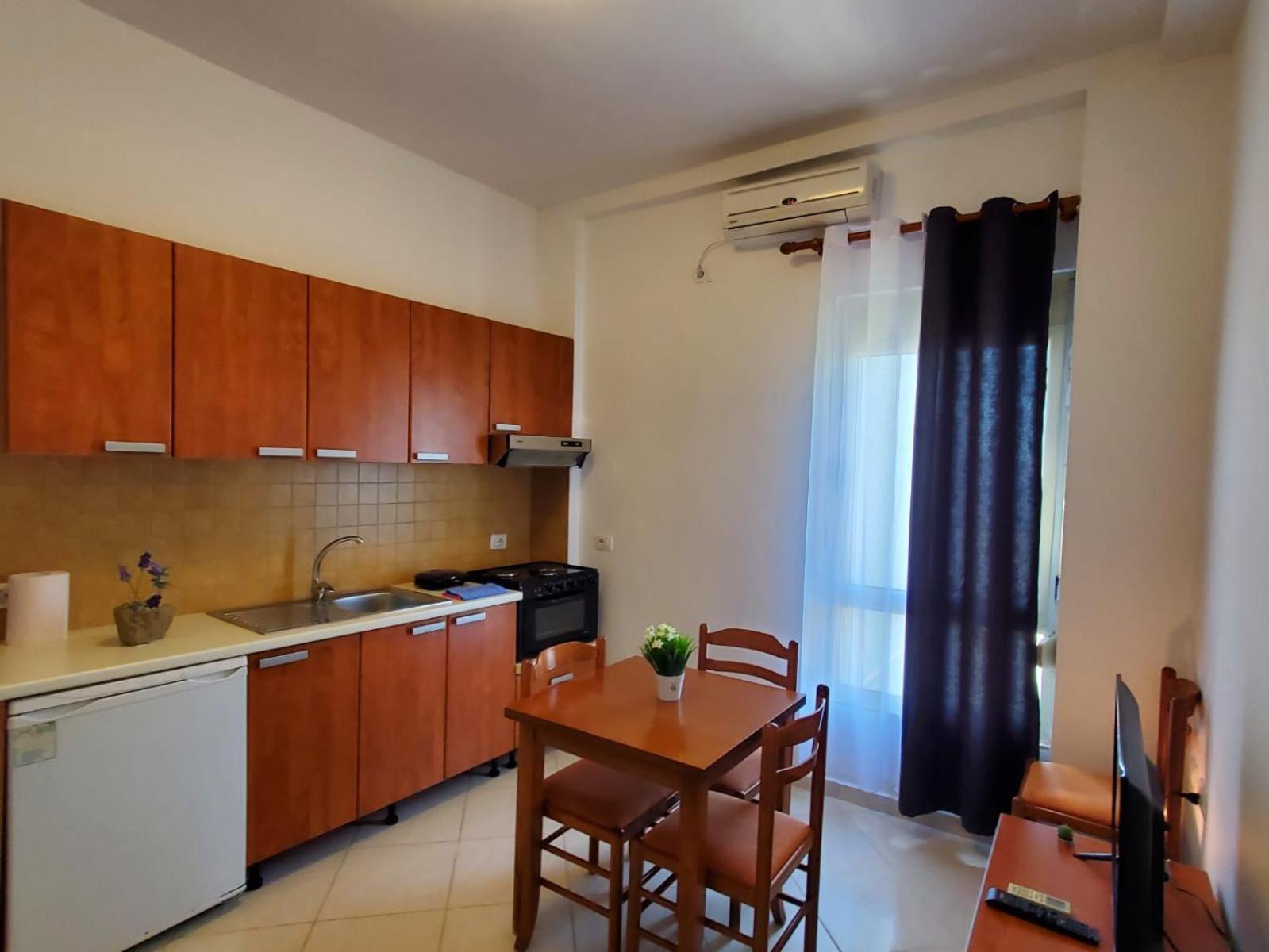 Summer Gate Apartment Sarandë Exteriör bild
